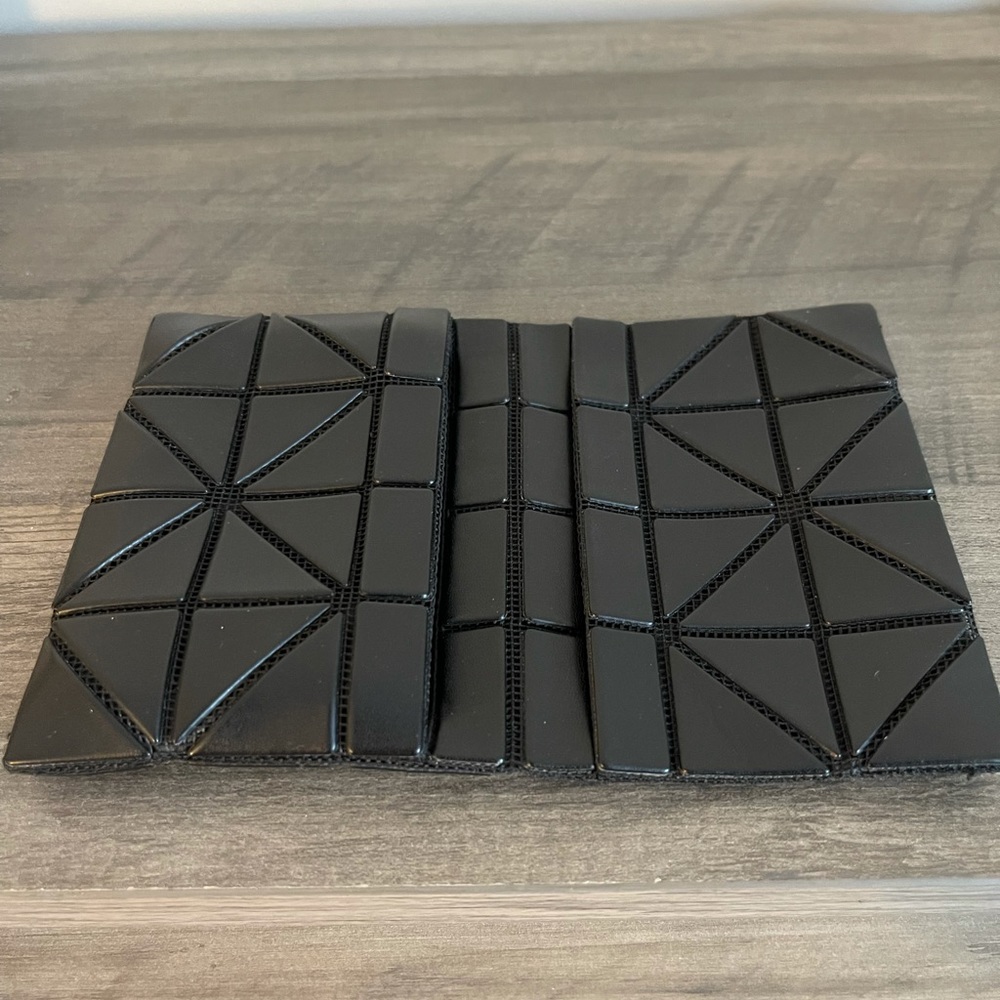 BAO BAO ISSEY MIYAKE - black matte card wallet